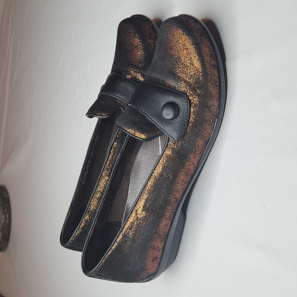 Dansko Olena Metallic Slip On Button Loafer, Copper Leather, 40 - Picture 3 of 10